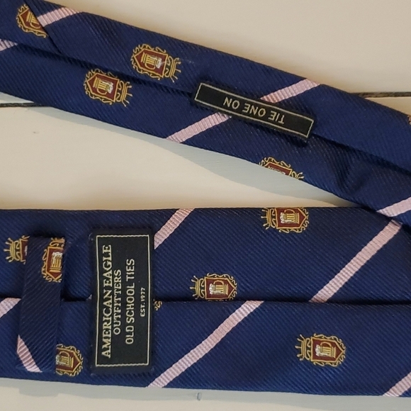 American Eagle tie with beers on it - Picture 3 of 4